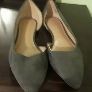 Woman,s grey faux suede flats